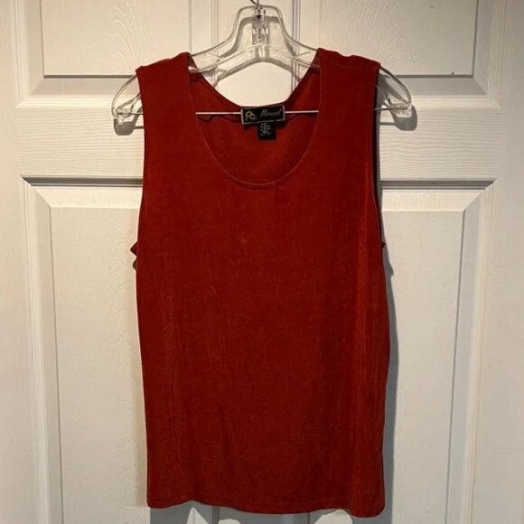 2 pc - Elegant Black and Gold Patterned Midi Skirt with matching tank - Picture 4 of 5